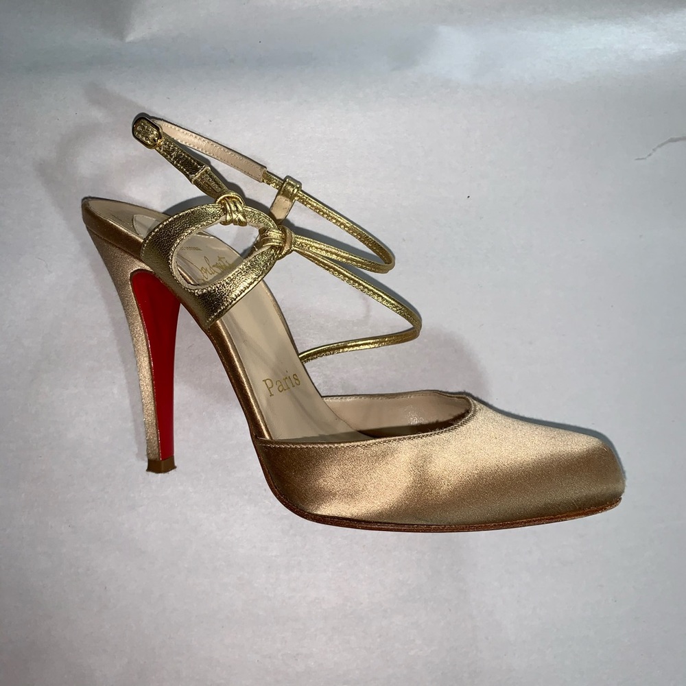 CHRISTIAN LOUBOUTIN size 35.5 champagne gold HEELS
